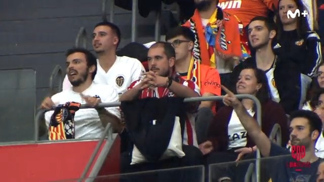 Ella, del Valencia CF. Él, del Athletic Club. ❤️⚽️ El fútbol se sufre y se disfruta en pareja. #ElDíaDespués