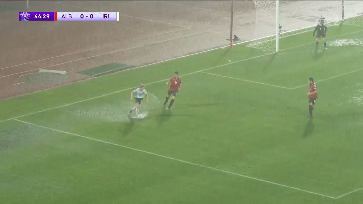 It's 0-0 at half-time between Ireland and Albania in Shkoder with conditions increasingly difficult for both sets of players amid a continuing downpour #COYGIG #ALBIRL #IRLWNT 📱 Updates - 📺 Watch live -