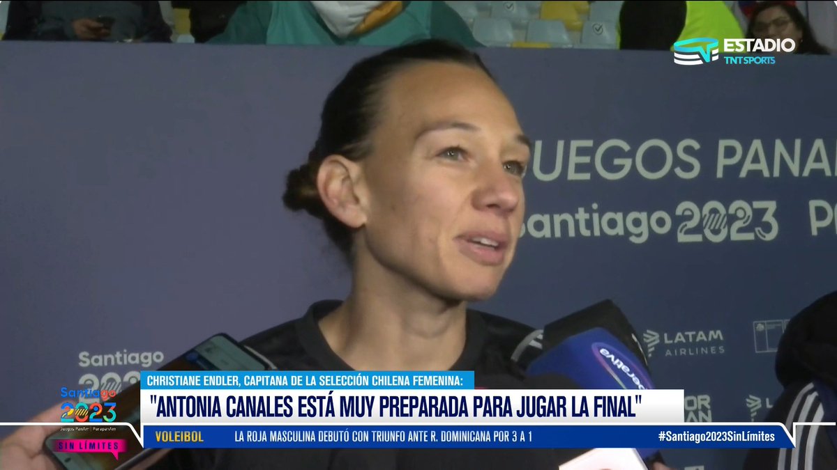 ⚽🇨🇱😭 "No hay mejor forma de retirarse que ganando una medalla" Christiane Endler confirmó que jugó su último partido en la selección, y anunció que no disputará la final de #Santiago2023. "Es momento de pasar a otra página", afirmó la capitana de la Roja.