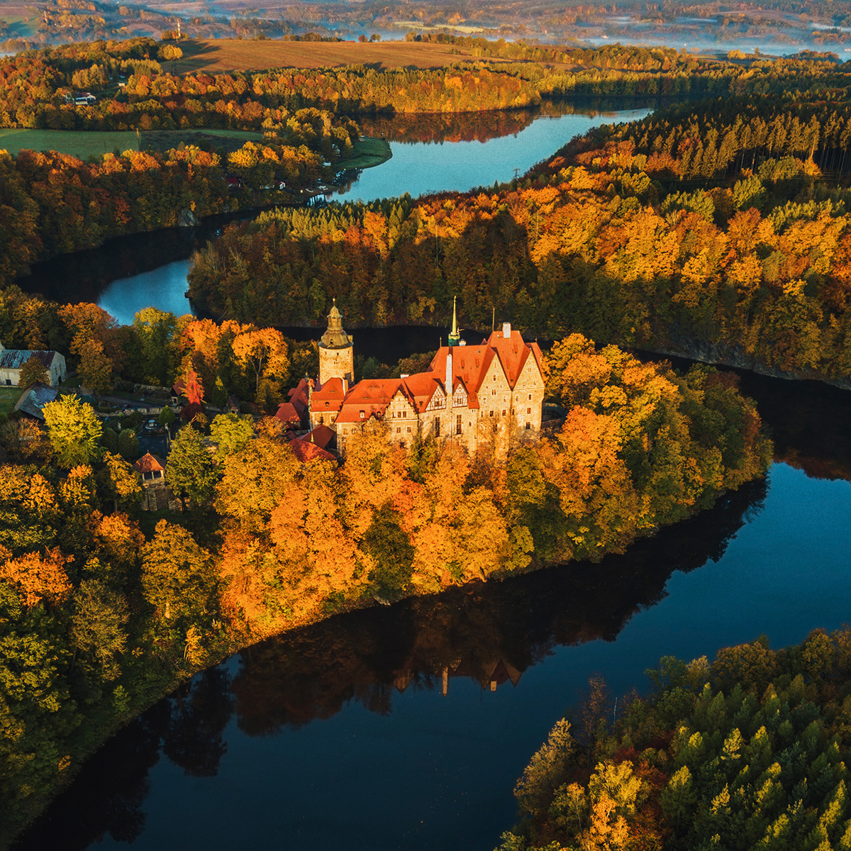 ✈️ The most beautiful destinations to savor all the colors of autumn await you. Book your seat now and embark on a journey towards dreamy autumn landscapes. #TurkishAirlines