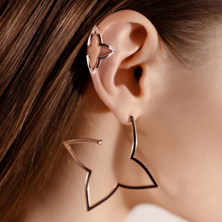 Louis Vuitton Blossom. Evoking the silhouette of the Monogram Flower, the collection by #FrancescaAmfitheatrof flourishes with new white gold variations for stackable combinations. Discover the collection at #LVBlossom #LVFineJewelry #LouisVuitton