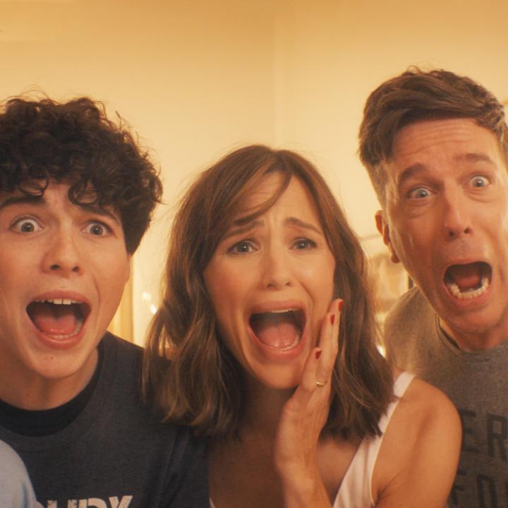 💫🎄E ESSA MAGIA DE NATAL AQUI?🎄💫 Jennifer Garner, Ed Helms, Emma Myers e Brady Noon JUNTINHOS em um filme de Natal. Trocados estreia dia 30 de novembro. 🎁