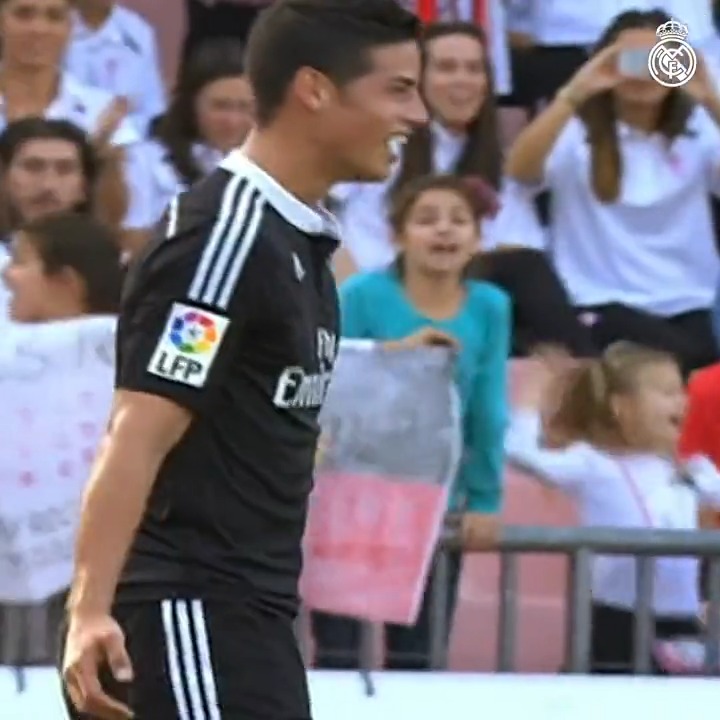 🥹💭 Ese golpeo... 🇨🇴 James Rodríguez 🆚 Granada CF ❤️⚪️ 🗓️ 01/11/2014 #RealFootball | #OTD