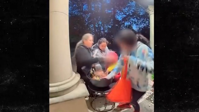 The internet is BLASTING a greedy mom who was caught emptying out an ENTIRE BOWL of #Halloween candy with her children ... in a matter of seconds!