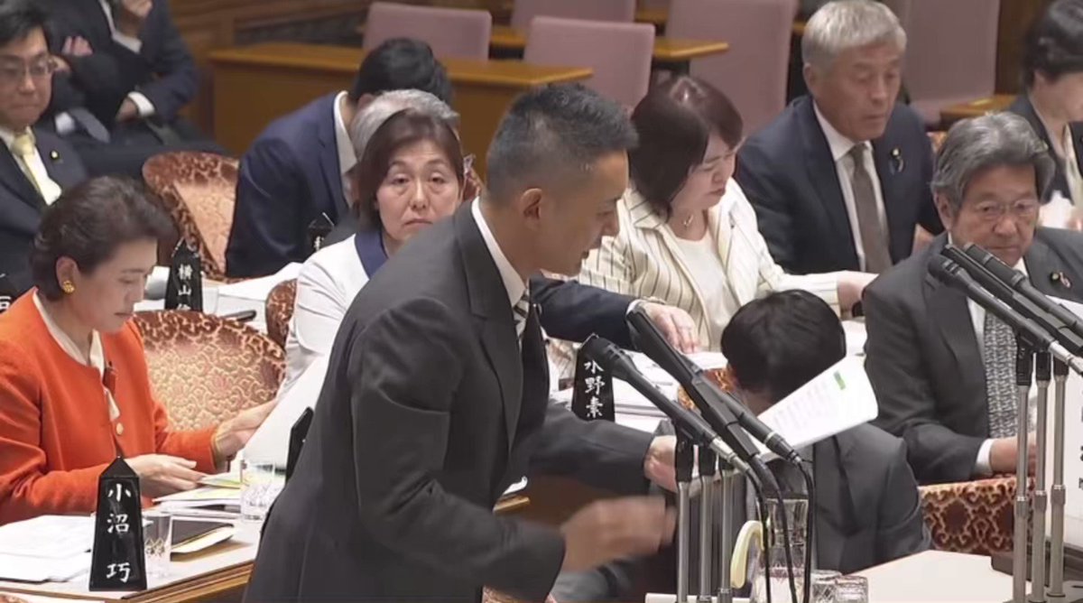 消費税減税を検討すらしない岸田首相 vs 消費税減税の効果試算を説明する山本太郎 山本太郎 『参議院調査室マクロ計量モデルの試算によると、消費税5%減税した7年後には、1人あたり賃金17.4万円増加。10%減税の場合7年後には、1人あたり賃金35.7万円増える』 #国会中継 #山本太郎 #れいわ新選組