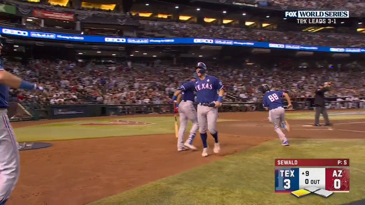 ABSOLUTE CHAOS 😲 The Rangers extend their lead in the 9th‼️ (via Texas Rangers)