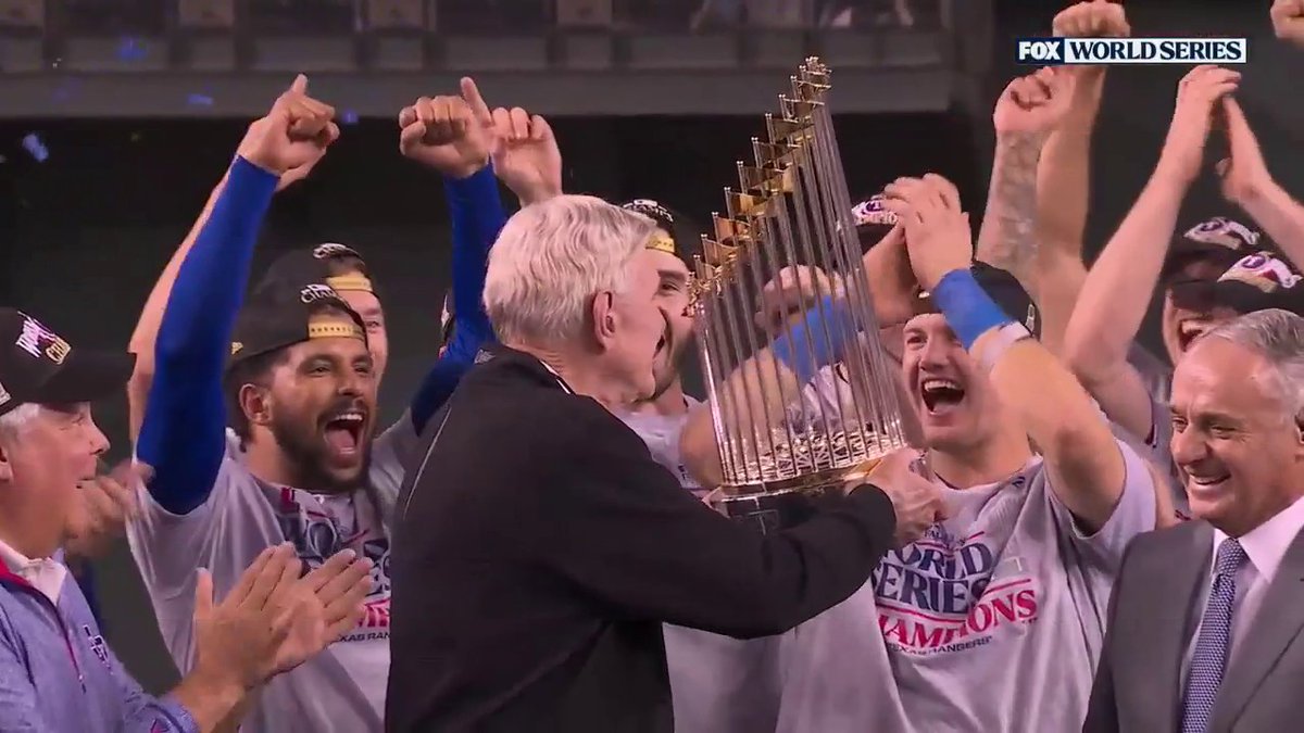 THE RANGERS RAISE THE TROPHY 🏆