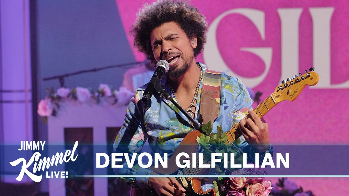 .Devon Gilfillian performs Love You Anyway…