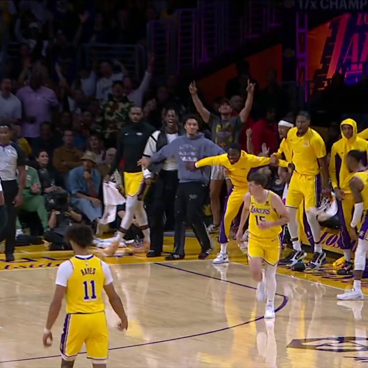 LeBron was LOVIN' this bucket from Austin Reaves 😮‍💨
