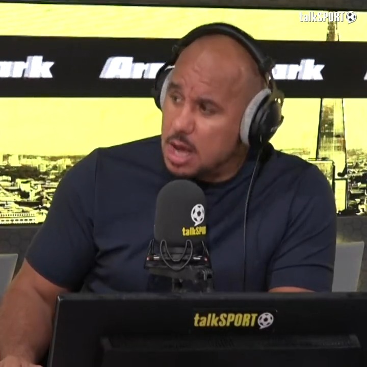 “Someone needs to throw the towel in!” 🫣 “Glazers out and Ten Hag out. The players aren’t playing for him. He’s spent £410m!” Gabby Agbonlahor calls for a complete reset at #MUFC, after yet another defeat. 🔴😳