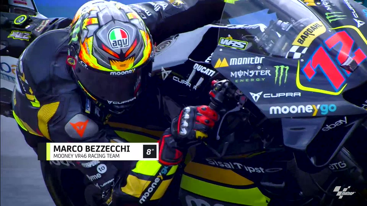 Bad first lap = time to get busy! ✅ Bezzecchi had to get his elbows out to charge through the pack after falling behind early on! ⚔️ #ThaiGP 🇹🇭 | Estrella Galicia 0,0