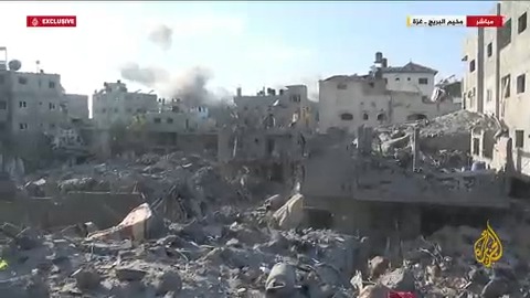 على الهواء.. قصف جديد على مسافة قريبة جدا من غارة سابقة في مخيم البريج، في الوقت الذي يبحث فيه المدنيون عن أي أحياء تحت ركام غارة سابقة في نفس الحي #الأخبار #حرب_غزة