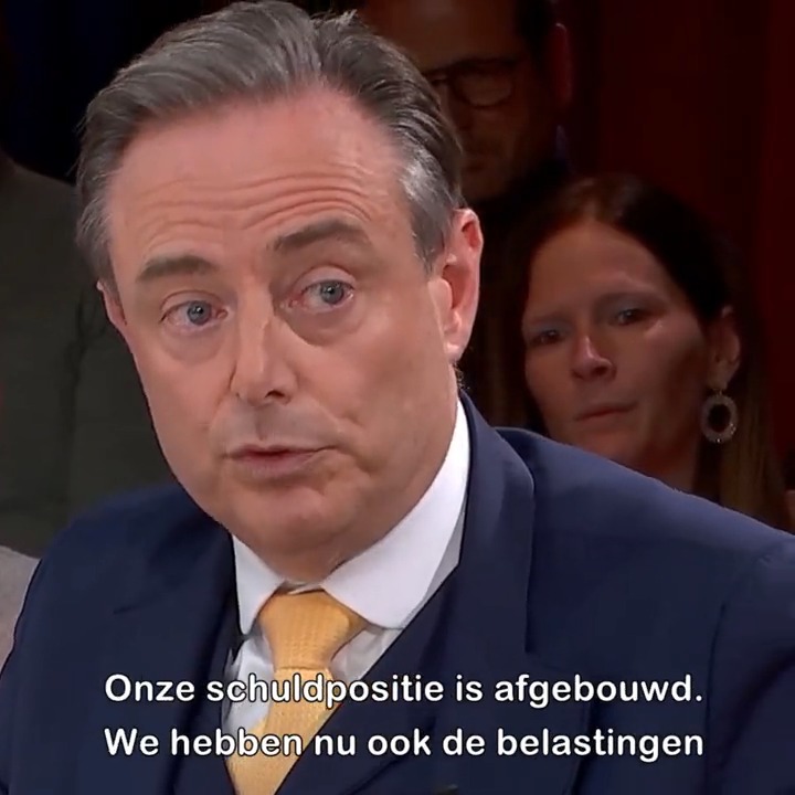 'Wij pleiten voor het laag houden van belastingen, het budget op orde krijgen en de sociale zekerheid rechtvaardig maken. Dit wordt op federaal niveau niet toegepast. Daarom is een grote omwenteling nodig. Dát wordt de inzet van de verkiezingen.' Bart De Wever #DeTafelVanGert 👇