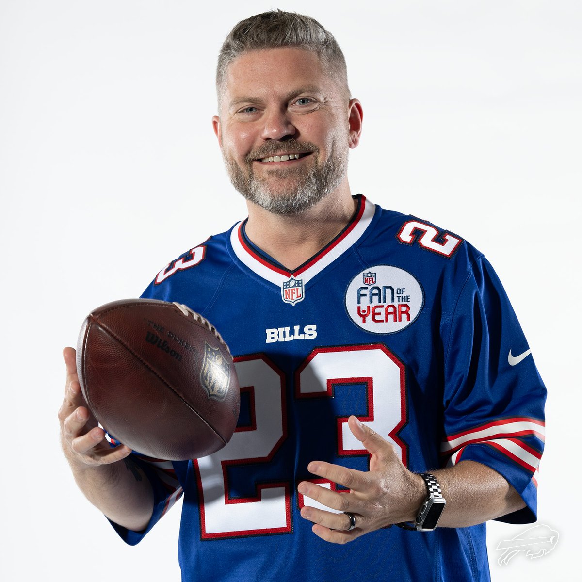 A special surprise that we had to have ๐๐ฅ๐๐ง๐๐ Styles in on. Weโre excited to announce Del Reid ๐ฆฌ as our 2023 NFL Fan of the Year! Ticketmaster | #BillsMafia