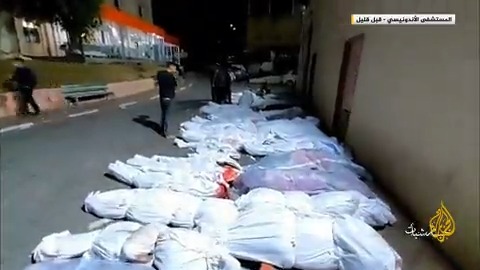 مشاهد مأساوية توثق تكدس جثامين الشهداء الفلسطينيين جراء القصف الإسرائيلي على قطاع #غزة أمام المستشفى الإندونيسي #الأخبار #حرب_غزة