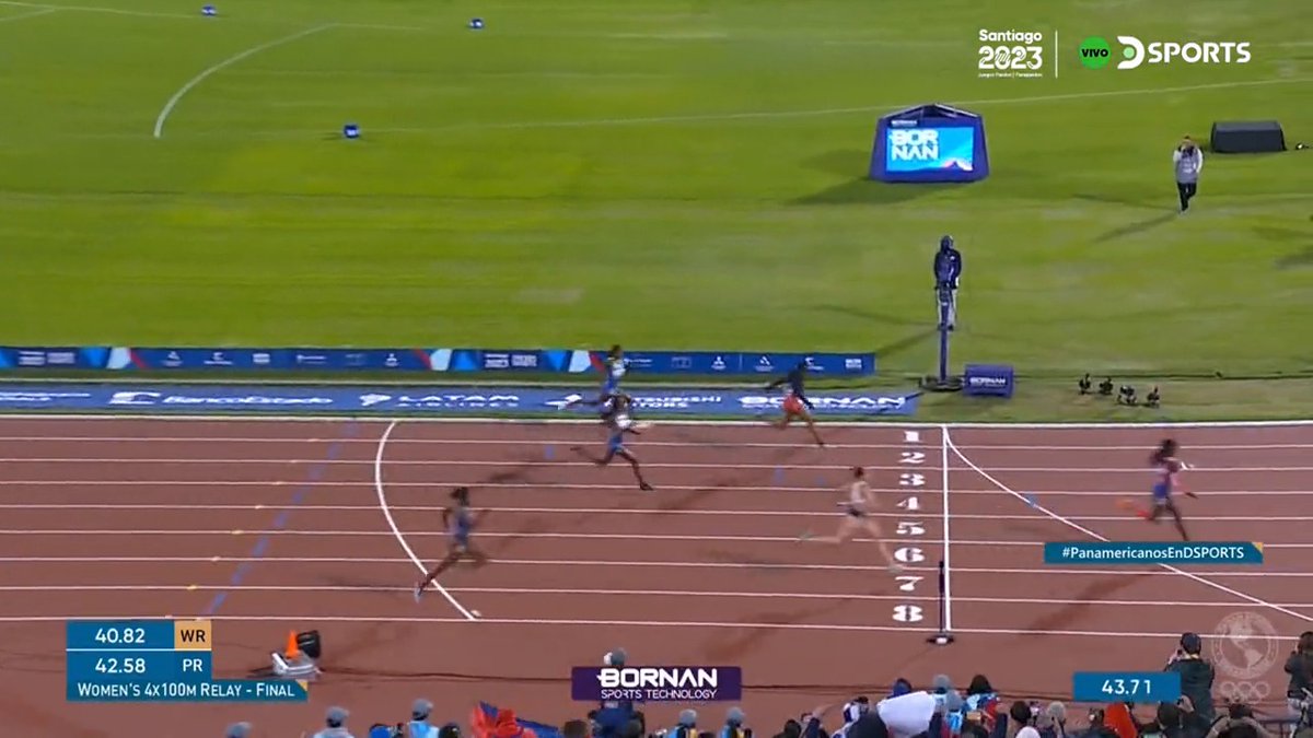 LAS PUMAS PLATEADAS 🥈 🇨🇱 Chile terminó en el segundo lugar en la 4x100 metros femenino 🤯 Y no se cansan de romper marcas, ya que volvieron a hacer récord nacional tras hacer un tiempo de 44,19 segundos #PanamericanosEnDSPORTS 🎙️ Mauricio Triviño Mario Cárdenas