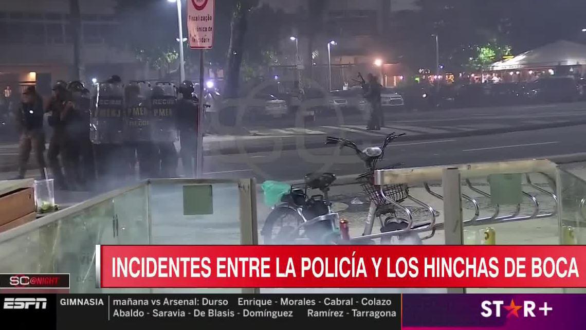 🚨OTRA VEZ. MÁS REPRESIÓN de la Policía de Río de Janeiro🇧🇷 a los hinchas de #Boca, con gases lacrimógenos y balas de goma. ❌REPUDIABLE.