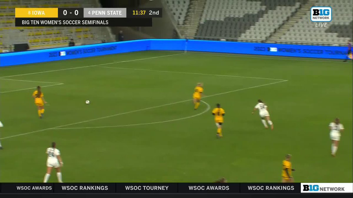 "IOWA BELIEVES!" Kelli McGroarty comes up 𝐁𝟏𝐆! #Hawkeyes x Big Ten Network