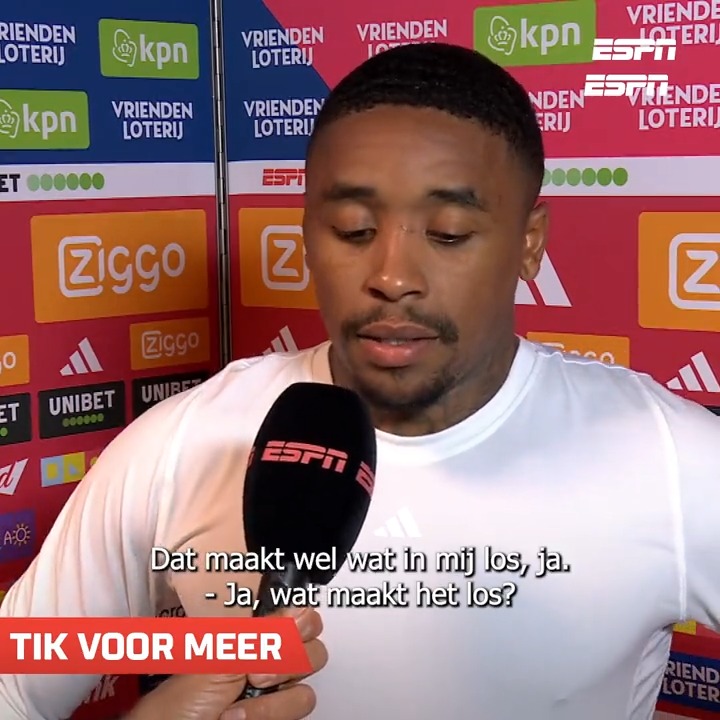 Steven Bergwijn kreeg een brok in zijn keel bij de speech van trainer John van 't Schip. "We wilden deze wedstrijd winnen voor John en zijn vrouw." ♥️