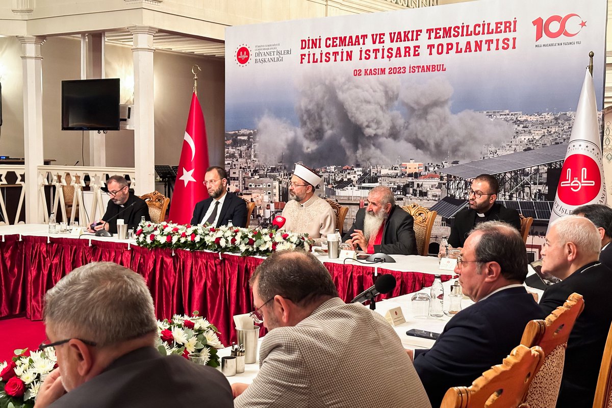 Tevrat’ın, 10 emrinde ‘öldürmeyeceksin’ der. Hatta on emirde; ‘komşunun malına,mülküne,dokunmayacaksın’ der. Şimdi on emir karşımızda dururken ondan etkilenmeyip de yine Kitab-ı Mukaddes’in farklı bölümlerinde örneğin Yeşeya’nın kehanetlerine dayanarak katliamlarına bir dayanak bulmak insanlıkla örtüşecek bir şey değil.