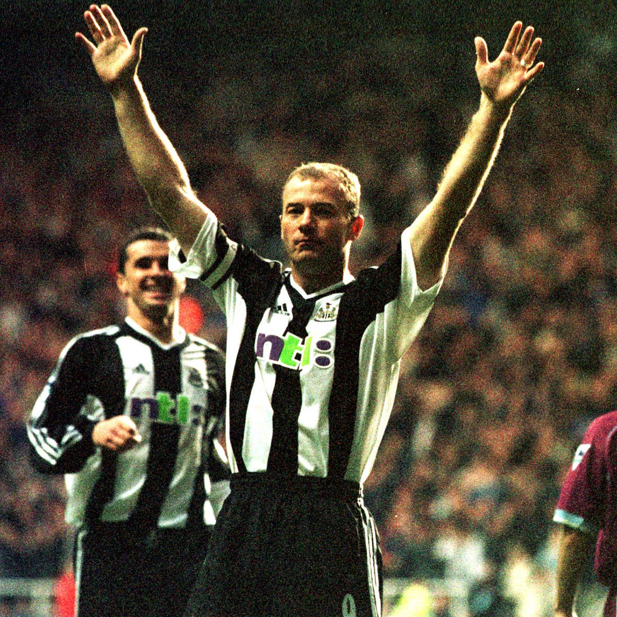 Absolutely out of this world from Alan Shearer! 💥 On this day in 2001! 🔙