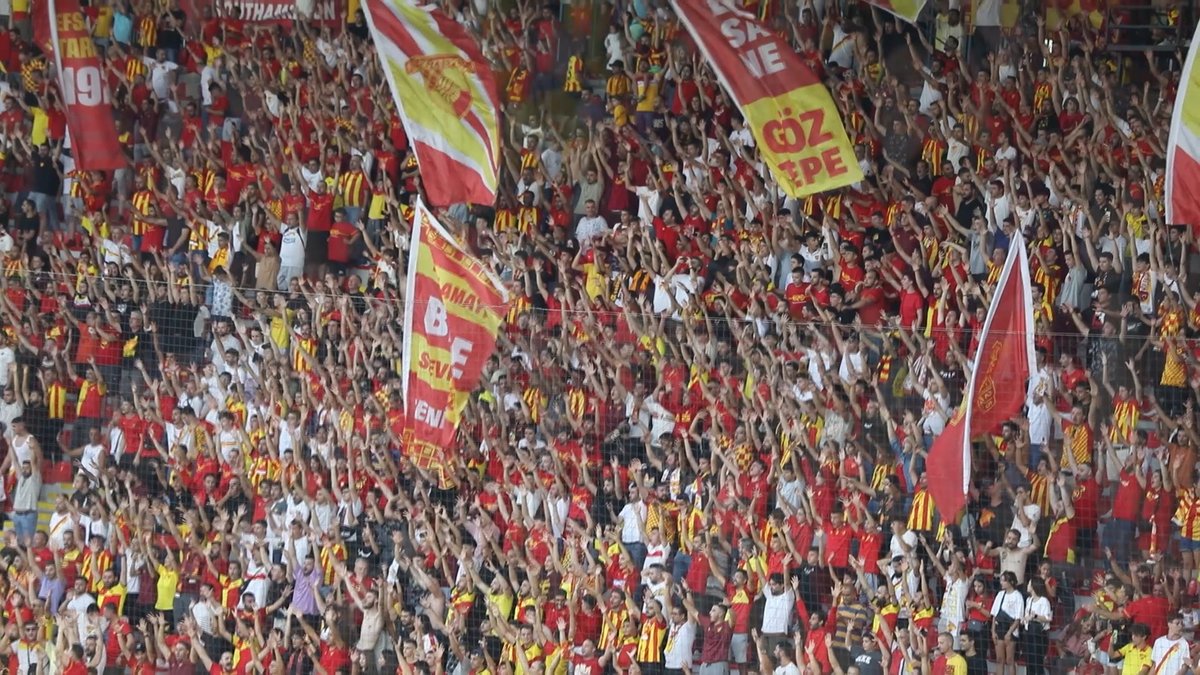 🎶 "Fırtınam, felaketim, hasretim..." Cumartesi 19.00'da evimiz Gürsel Aksel Stadyumu'nda buluşalım💛❤ 👉 #Göztepe #İnanGüzelGünlere