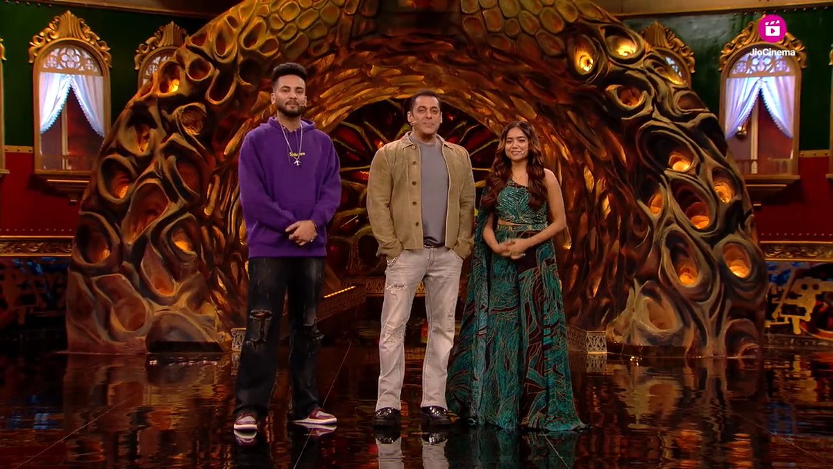 Systumm phirse hone wala hai hang! Elvish Rao Saheb ke saath saath aa rahi hai Manisha Rani, toh hoga hi Bigg Boss 17 mein kuch toofani. Are you guys ready? Watch #WeekendKaVaar with Salman Khan streaming free on #JioCinema and Colors TV