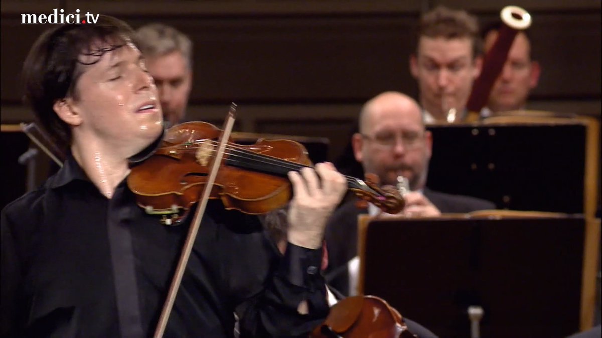 🎻🎵 It’s not for nothing that Joshua Bell is nicknamed “poet of the violin”! Check out this beautiful rendition of Tchaikovsky's 1878 Violin Concerto, accompanied by the Royal Stockholm Philharmonic Orchestra, under the helm of @oramsa! 🎻🎵