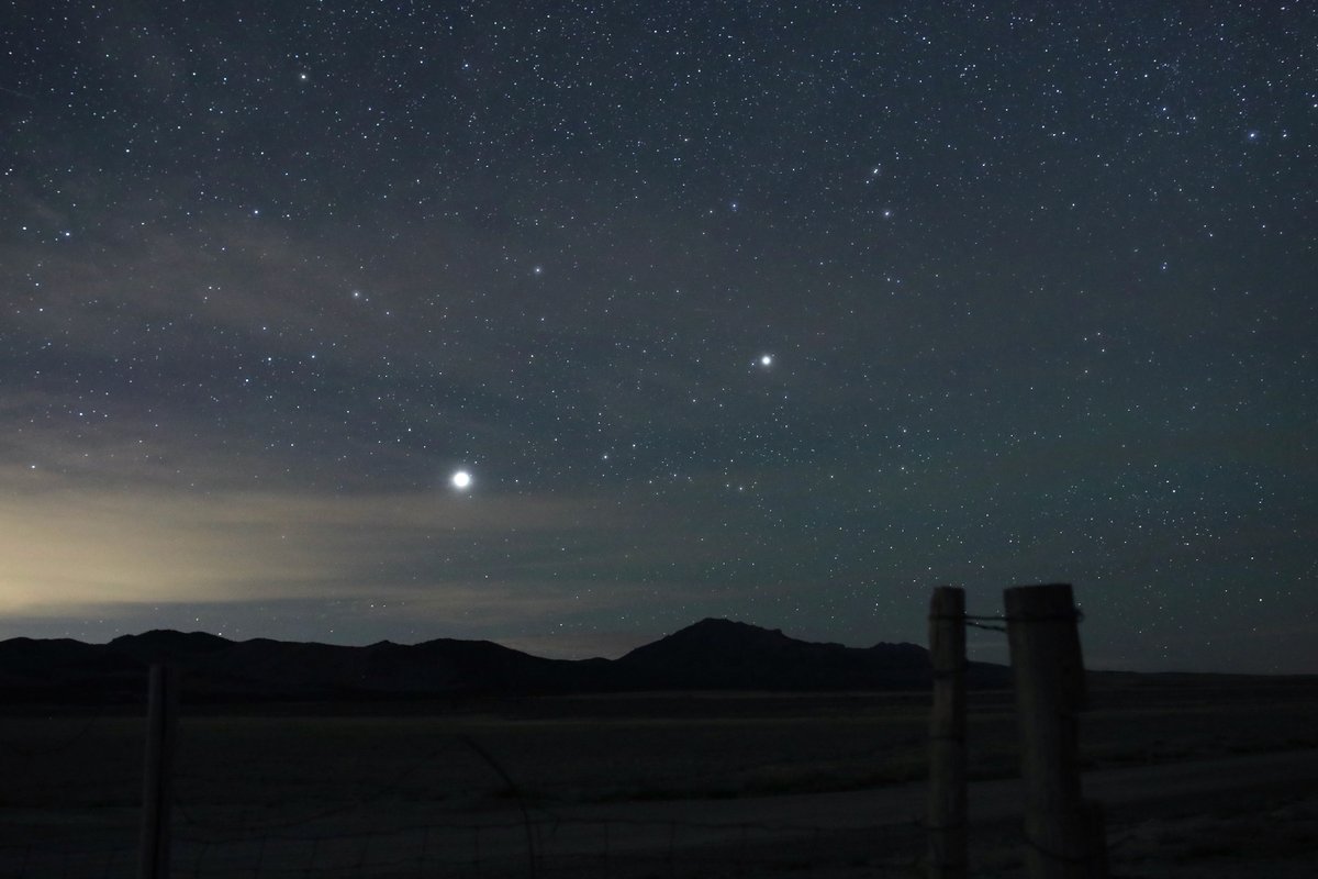 What's up in the night sky this month? Keep an eye out for a full moon, chances to spot Venus, Jupiter, and Saturn—and even a meteor shower! Here's what else is in store for skywatchers: