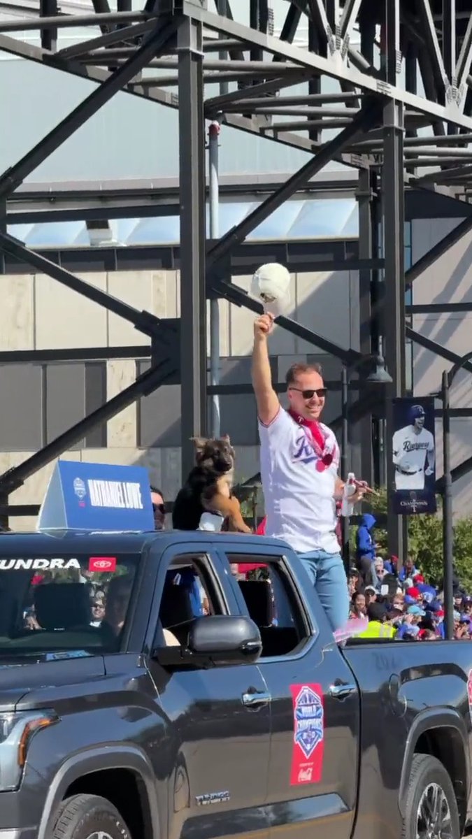 Nathaniel Lowe is living that World Series Champ life!