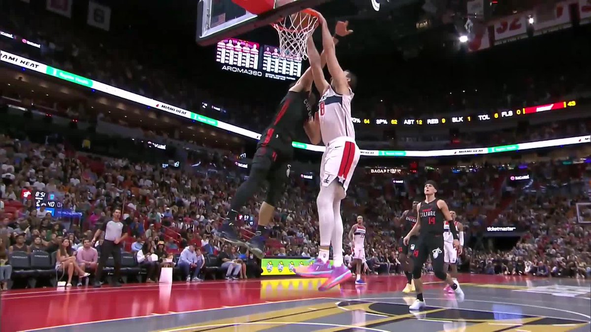 Danilo Gallinari with the poster SLAM 😤 🏆 NBA In-Season Tournament