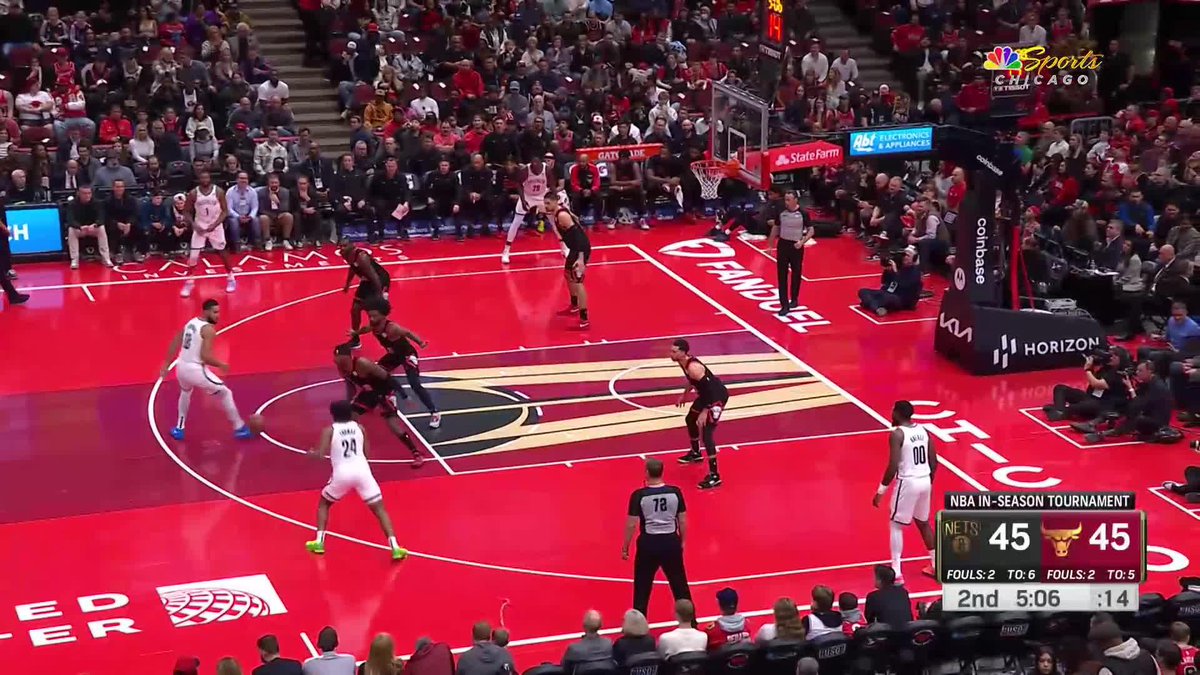 The Bears 🤝 This Bulls court Hurts to watch