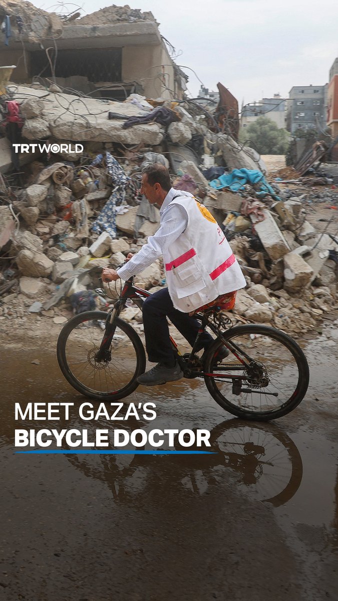 Dokter Hassan Zain Al Din mengayuh sepedanya untuk ke sana dan kemari membantu para korban kebiadaban Zionis Israel di Gaza, Palestina.