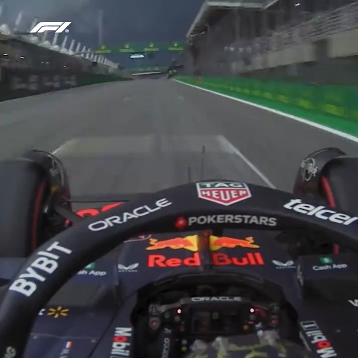 It didn't take long for the conditions to change on Friday! ๐ณ #BrazilGP #F1