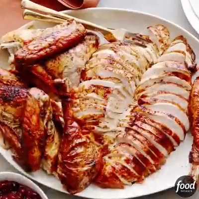 Upgrade your turkey game this Thanksgiving with Bobby Flay's 5⭐️ Cajun-brined recipe: 😋 Bobby is kicking off the season with a Thanksgiving face-off on #BeatBobbyFlay: Holiday Throwdown, Tuesday @ 9|8c!