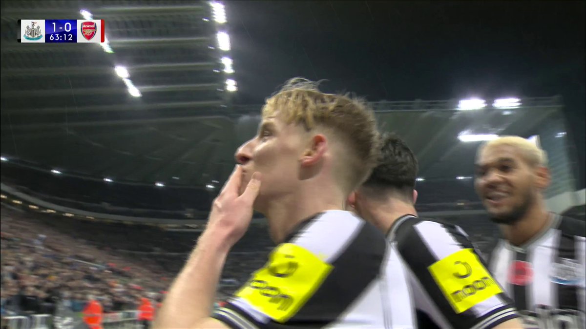 "How much does that goal mean to Anthony Gordon?" 🔥 A long VAR check but Newcastle lead! ⚫⚪