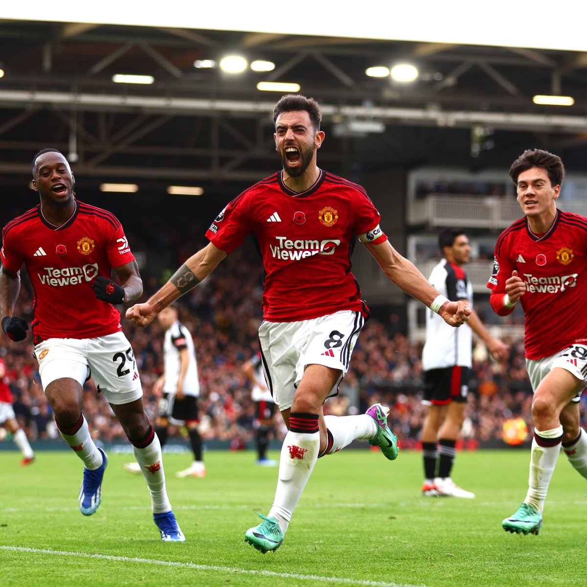 Played like we meant it. This one's for the United corner of west London on Saturday 🔴⚪️⚫️ #MUFC || #FULMUN