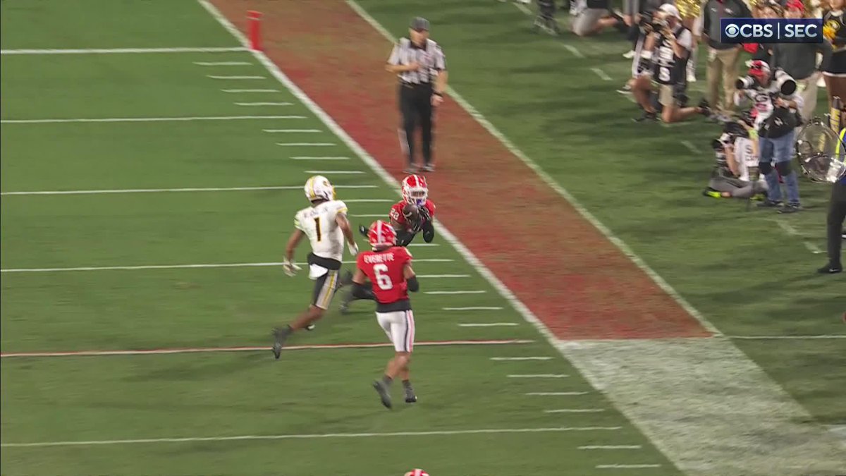 Clutch INT ✅ Georgia Football with the defensive dagger