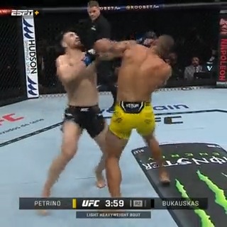 WHAT A LEFT FROM PETRINO 👊 #UFCSP