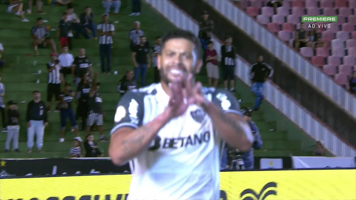 Hulk fez isso aí no final de América-MG x Atlético-MG e foi expulso de campo...