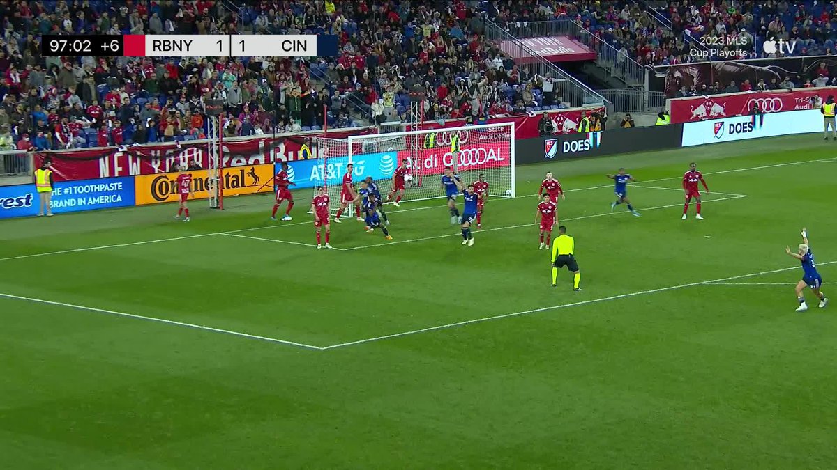 ROMAN CELENTANO WINS IT FOR @FCCINCINNATI IN PKs! 🚨 #AllForCincy wins 8-7 in PKs and advances in the Audi #MLSCupPlayoffs!