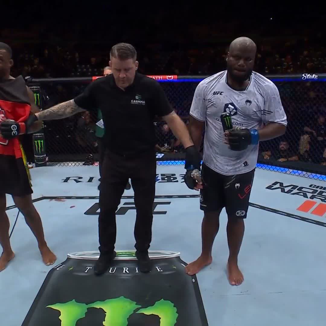 VITÓRIA BRASILEIRA! 🇧🇷 Jailton Almeida “Malhadinho” venceu Derrick Lewis por pontos na luta principal do #UFCSP!