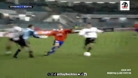 NOSTALJİ | (5 Kasım 1997) Göteborg - Beşiktaş maçında verilen "Saçma" penaltı kararı sonrası kalecimiz Marjan Mrmić kırmızı kart görmüştü. Penaltıda kaleye geçen Fevzi Tuncay ise penaltıyı kurtarıyor...