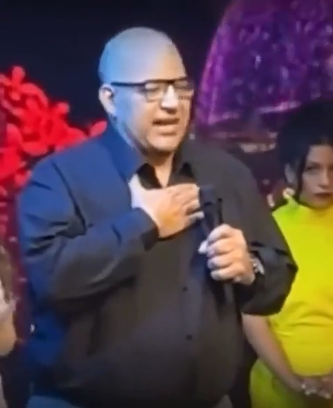 #بيومي_فؤاد متأثراً على المسرح: احنا مش بتوع فلوس احنا بنقدم فن #القاهرة_والناس