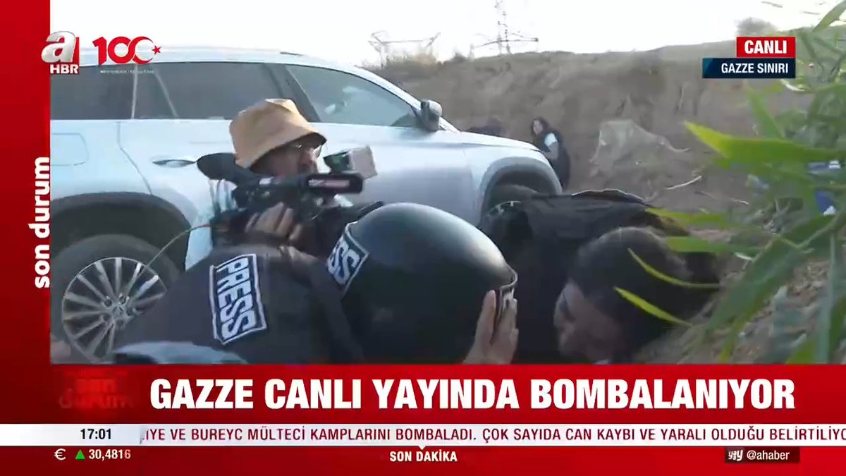#SONDAKİKA Gazetecilerin yakınına roket Atılan 2 roket canlı yayın sırasında gazetecilerin yakınına düştü. Ayrıntıları A Haber Programlar Müdürü Emine Kavasoğlu aktardı