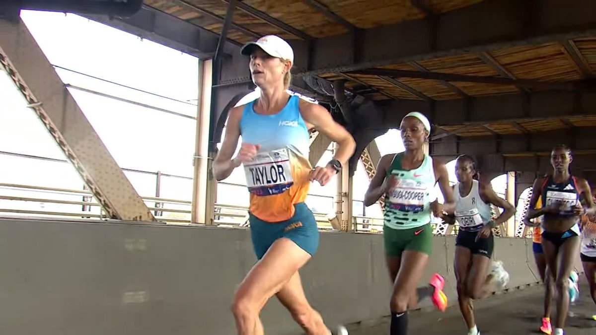 The pro women's open-division lead pack makes their way over the Queensboro Bridge on their way into Manhattan.