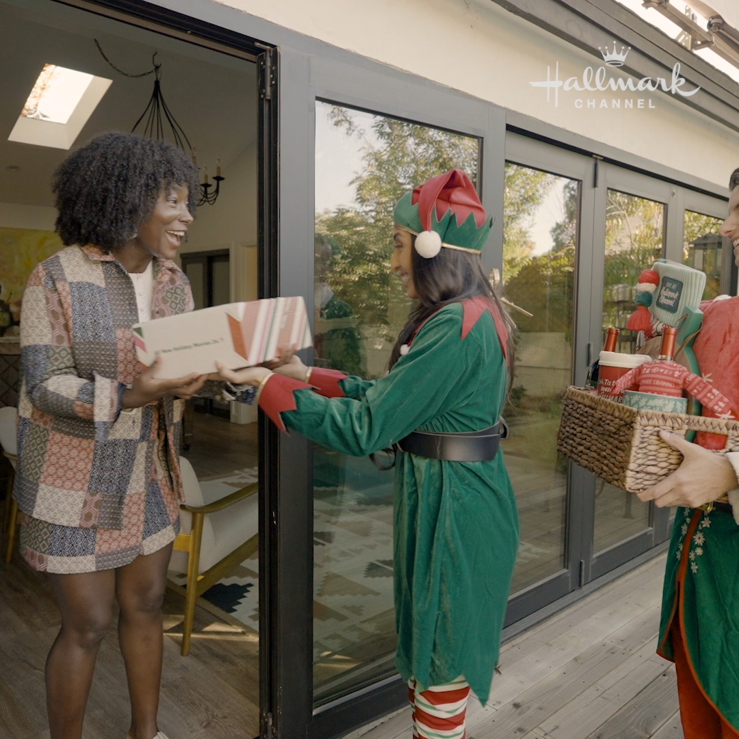 Did you catch last week’s #HallmarkWinners? Houston &amp; Nashville, Re-Tweet TODAY using #HallmarkHolidayDrop and #TheSantaSummit #contest for a chance to win a Hallmark Channel gift box at your door in time for #TheSantaSummit at 8/7c! Rules: