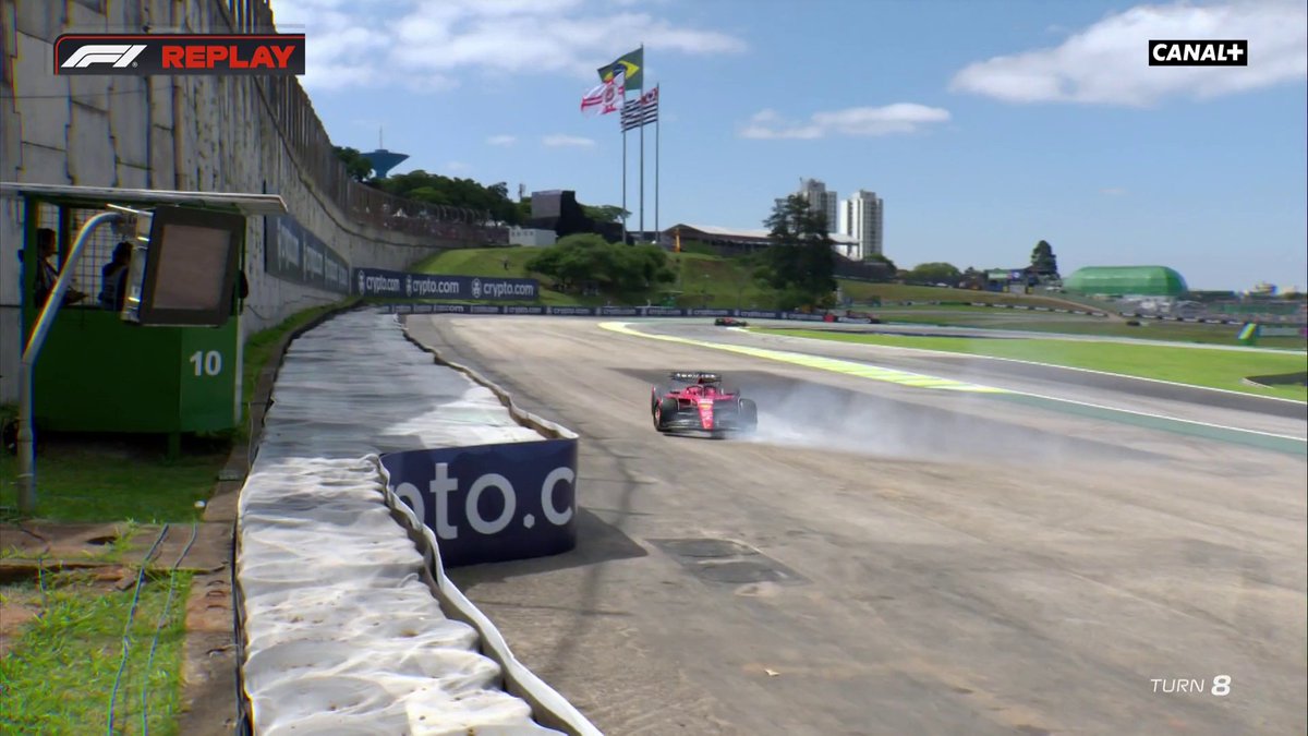 Charles Leclerc perd la direction assistée dans le tour de formation et est contraint à l'abandon avant même le début de la course 🤯 #BrazilGP #F1