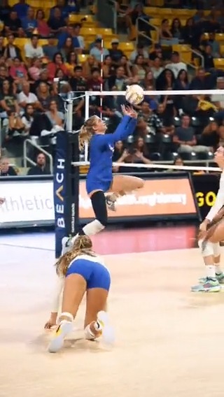 Setting is an art 🎨 #NCAAWVB x 🎥 TT/ hykchora