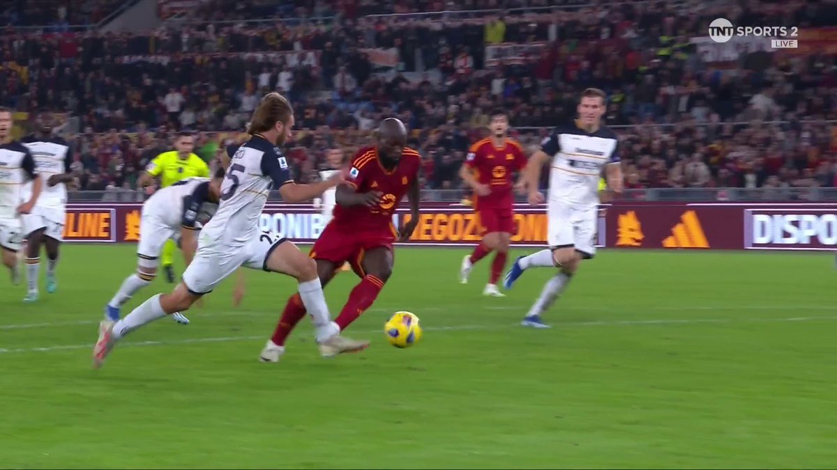 ABSOLUTE SCENES! 💥 After a missed penalty early in the game, Romelu Lukaku comes through with a magnificent finish in the dying moments, almost certainly securing the win for Roma! 🤯